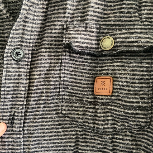 Stripped button down👻 - Picture 3 of 4